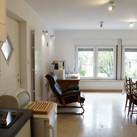 Flora Apartment *